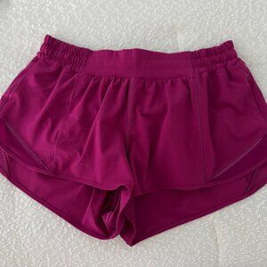 Lululemon Hotty Hot Shorts Low Rise 2.5